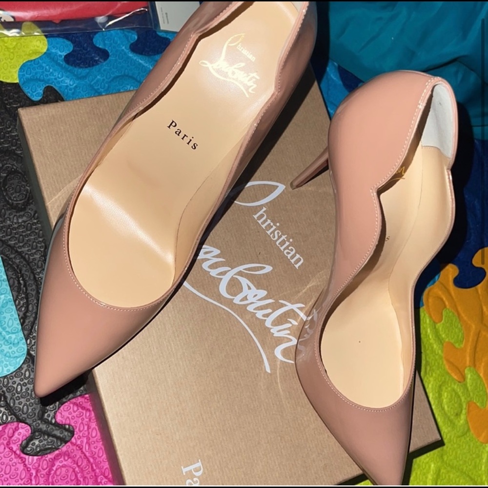 Stunning Christian louboutin!!💖